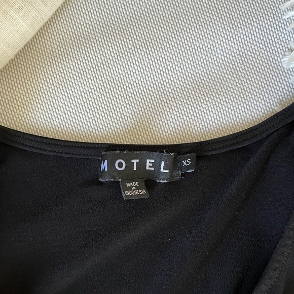 Princess Polly Bodysuit - Picture 3 of 4